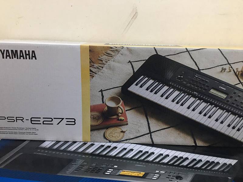 Yamaha Psr E 273 new model 61 keys keyboards box pack 1
