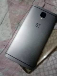 One plus 3T for sale 6 GB ram 64 GB memory in good condition