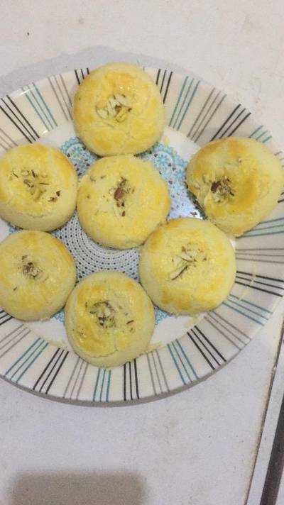 Homemade naan khatai
