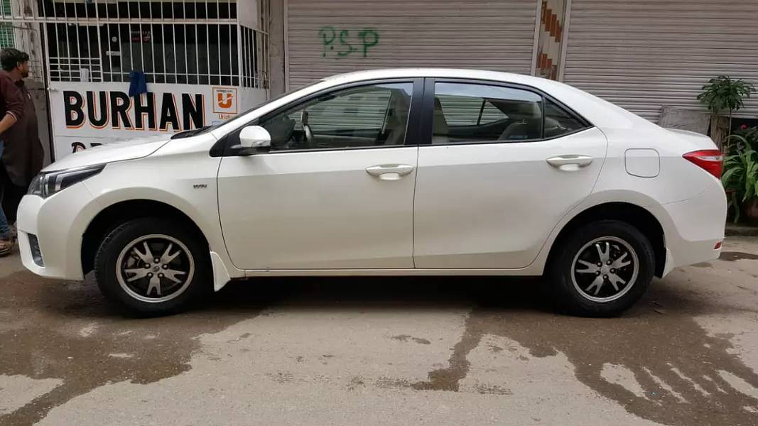 Rent a car in karachi offers Alto Cultus 66cc Corolla Seven Seater 2