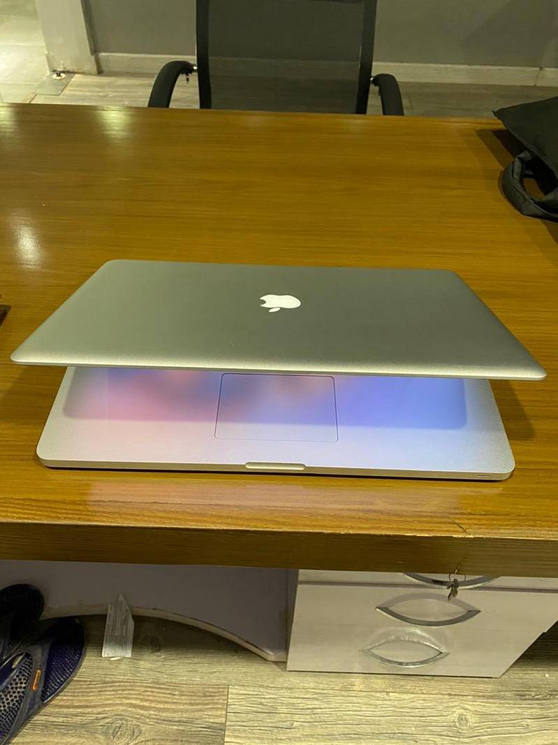 MacBook Pro 17” mid 2011 1