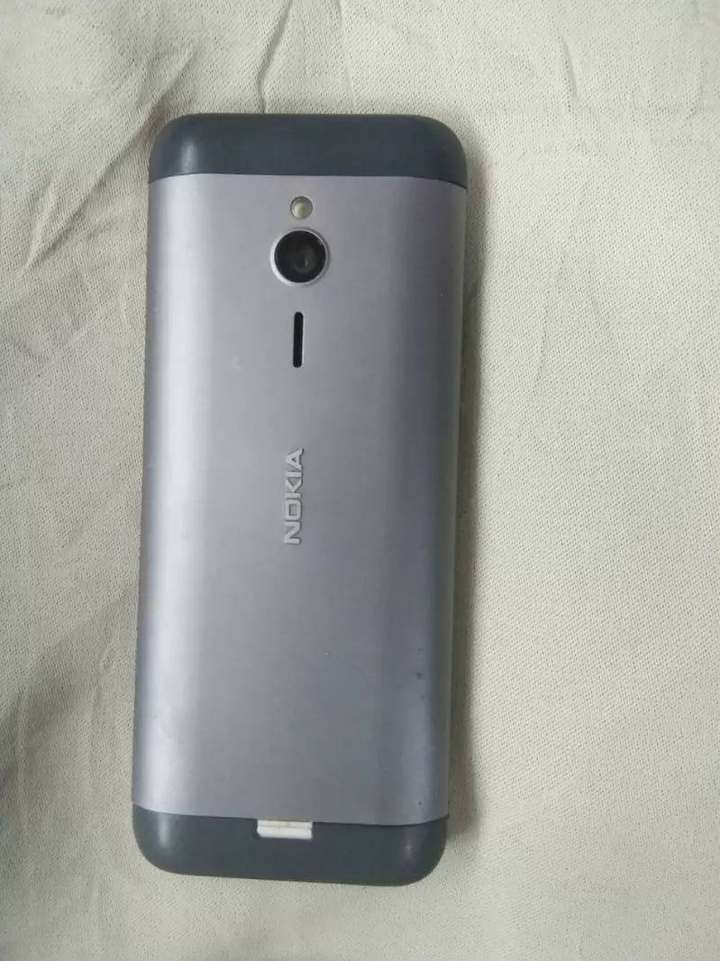 Nokia 230 orignal impot dubai condition 10/10 with chargr handfree box 2