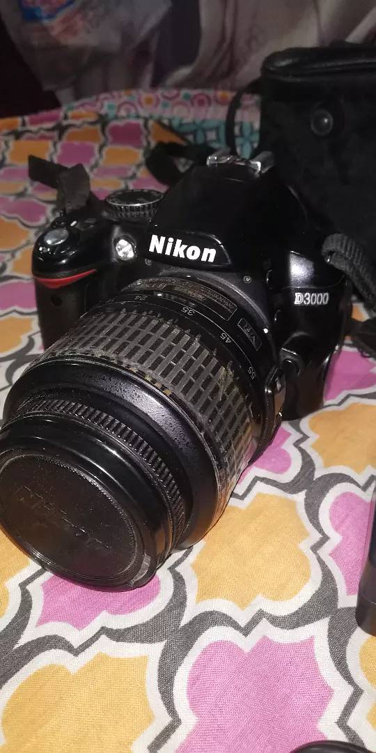 Nikon (D3000) Cmplt Saman Condition 10/9 With Lens 18m/55mm 0