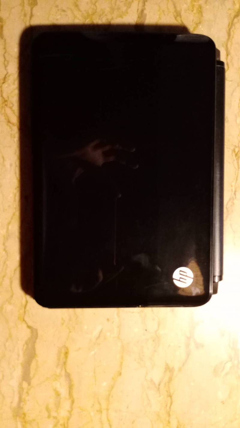 HP Mini 110-3500 Black Laptop in Super Condition 1