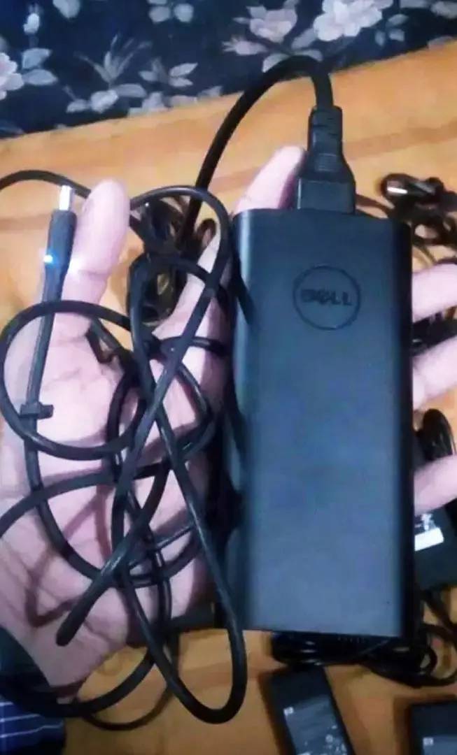 ALL LAPTOP CHARGER AVAILABLE  DELL 130w SLIM PIN 4.5 mm Xps 65w 45w 5