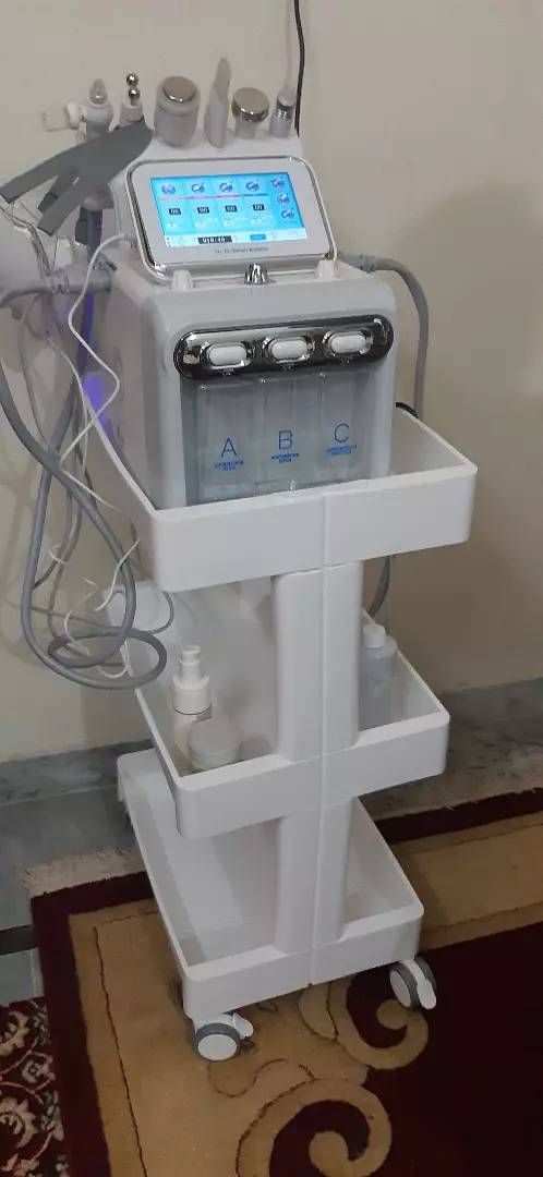Hydra Facial Machine Available 8 in 1 Unit Gullberg. 6