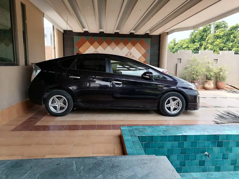 Toyota Prius 2015 model G Package Electric Seats Fully Loaded 4