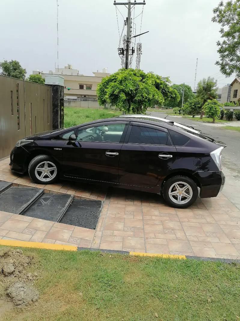 Toyota Prius 2015 model G Package Electric Seats Fully Loaded 7