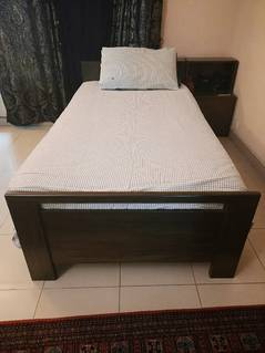 Oak wood single bed with side table