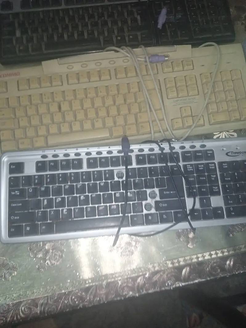 Keyboards for urgent sale 3