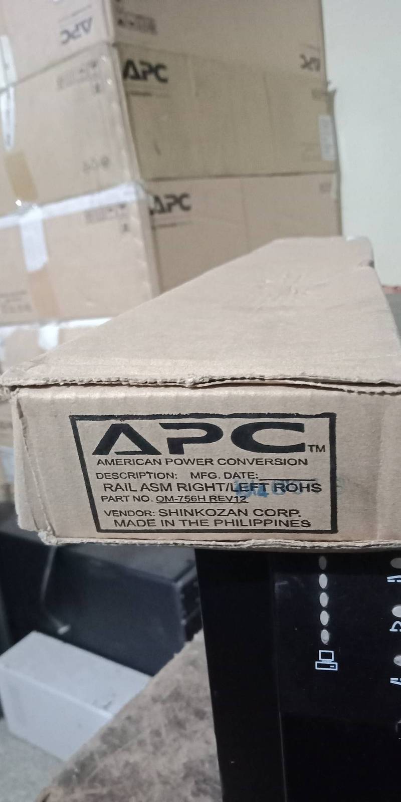 APC UPS & Server MOUNTING RAIL KITS OF APC BRAND 0