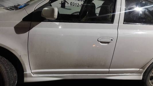 vitz  2003 FULL KIT  IN FIBER  AND WITHOUT PAINT  IN FOUR PARTS FR