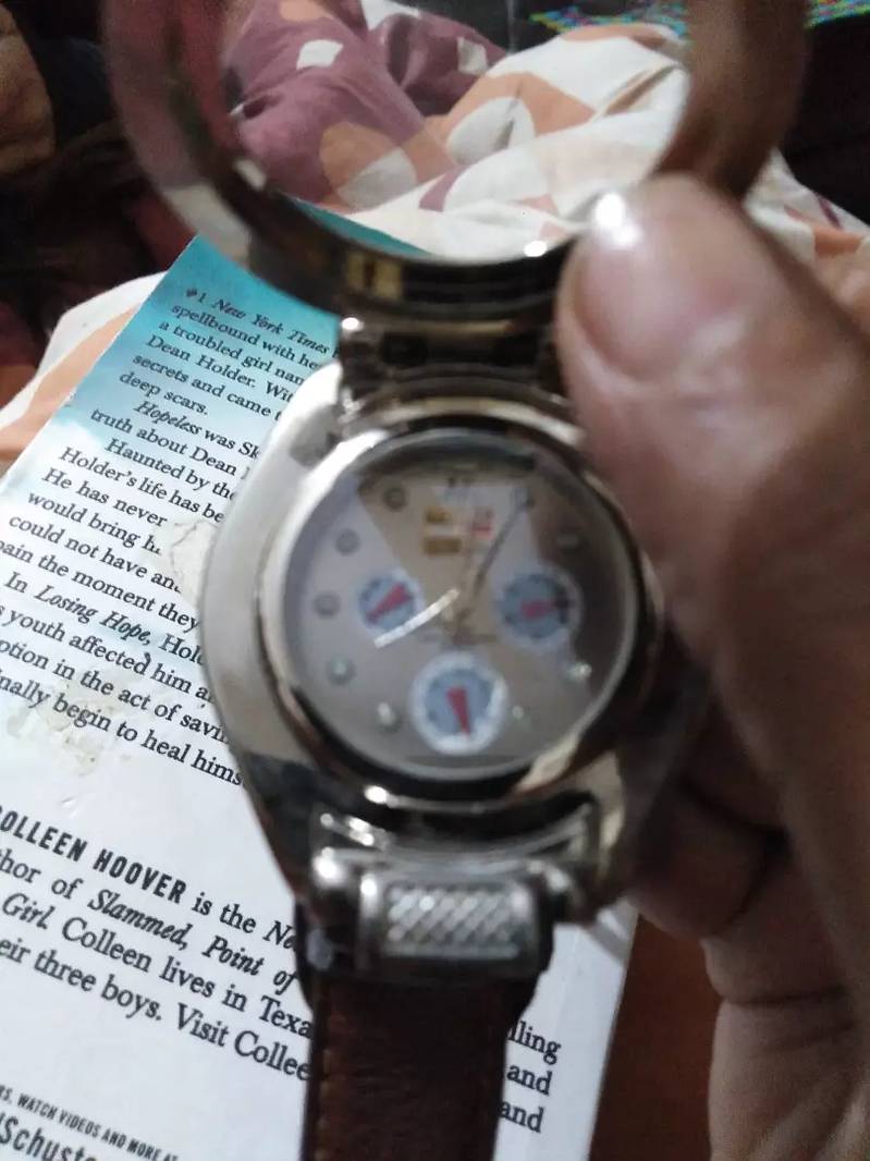 I have an entique watch Tommy hilfiger branded watch 6