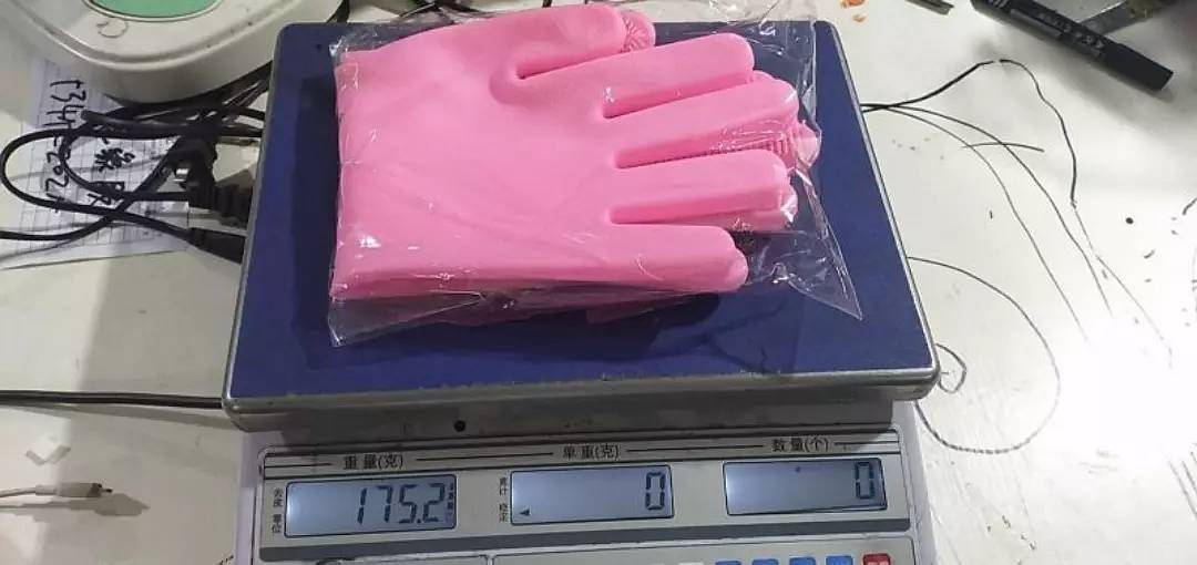 Magic Silicone Kitchen Gloves (Bulk Price) 1