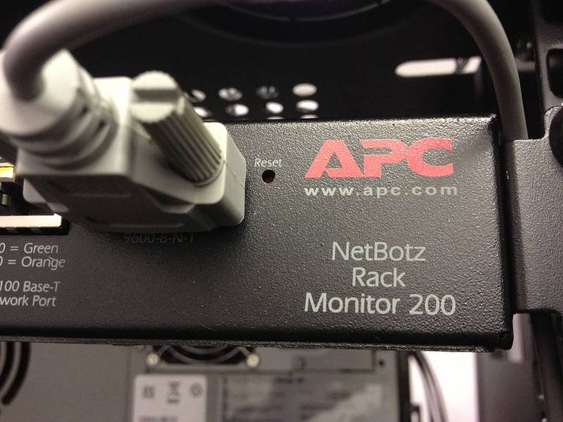 APC NetBotz Rack Monitor 200 without sensors 0