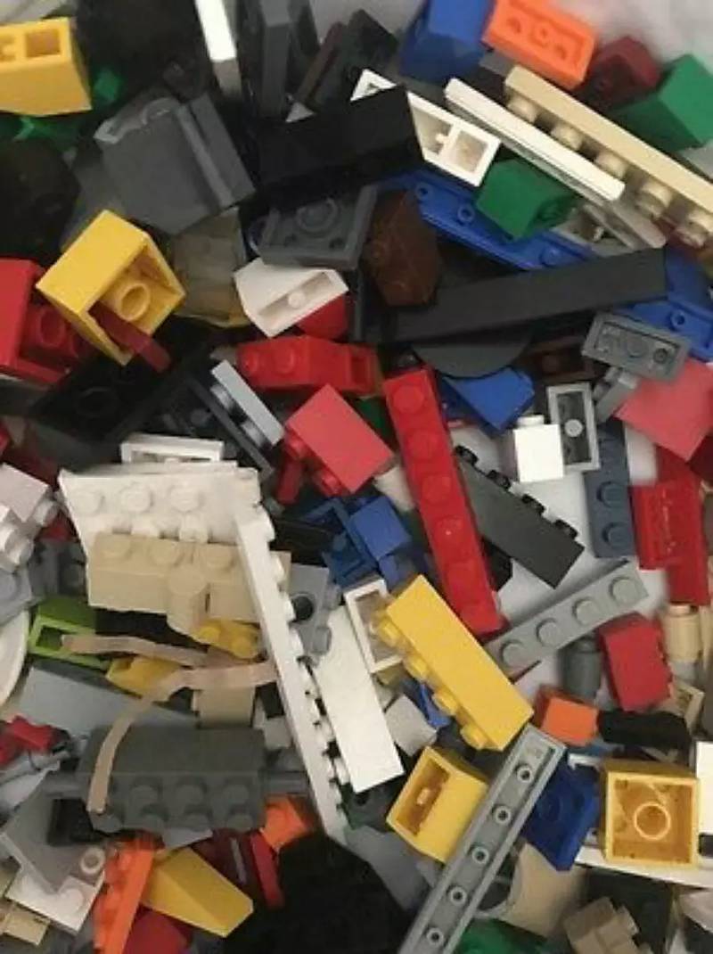 Sale LEGO Random Mixed Pieces in a Good Condition 2 Minifigure Free. 1