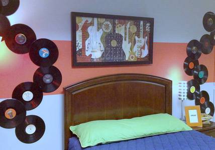 Save the Vinyls . Decor your wall with Vinyls .