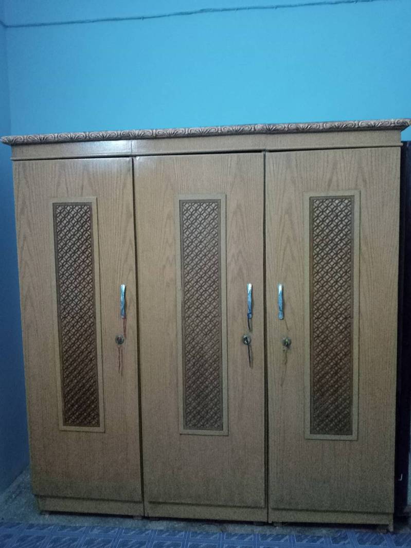 Urgently Sale  Bed Room set in Good condition 3