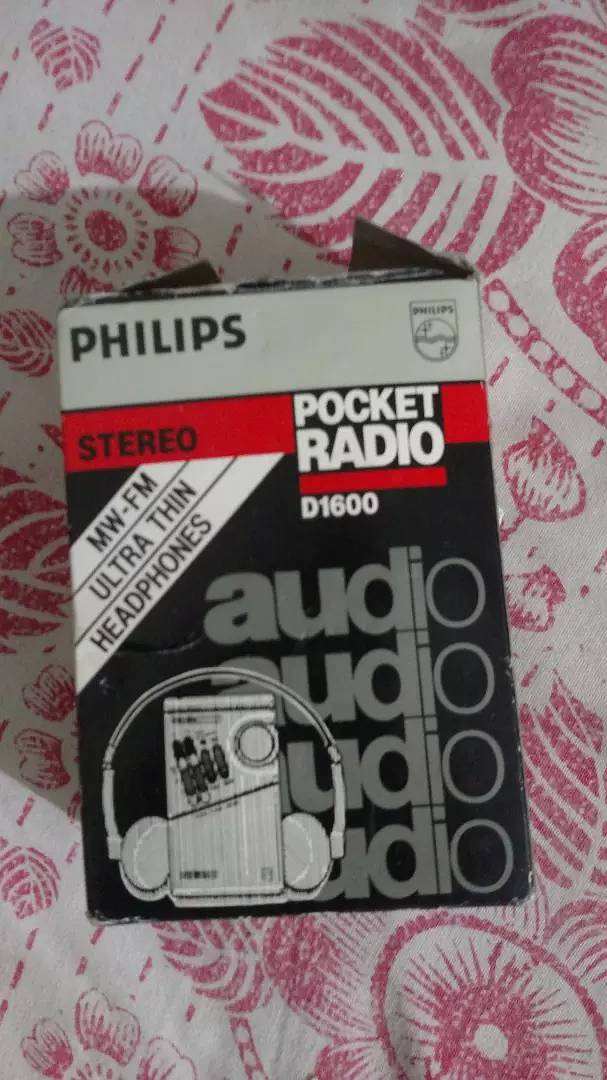 Phillips D1600 Radio  pocket MW FM stereo box packed with head phones 0