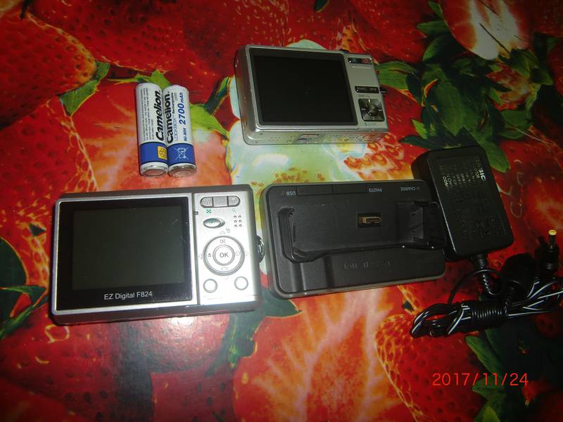 yashica digital camera 08 mp & casio exilim long battery wala 1