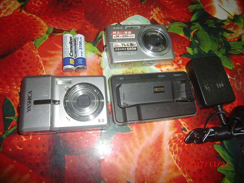 yashica digital camera 08 mp & casio exilim long battery wala 6