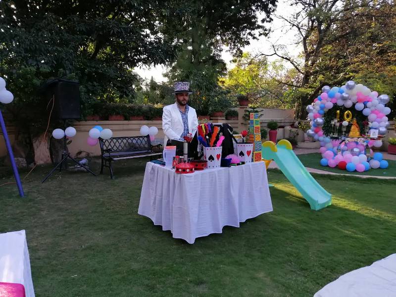 Magic show balloons 0