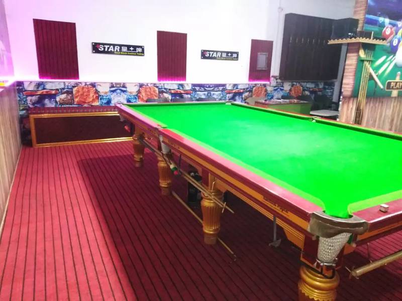 1 snooker table star varry good condition 6/12 1