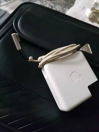 Macbook pro, air 45,60,85 mega safe 1 and 2 chargers genuine stock