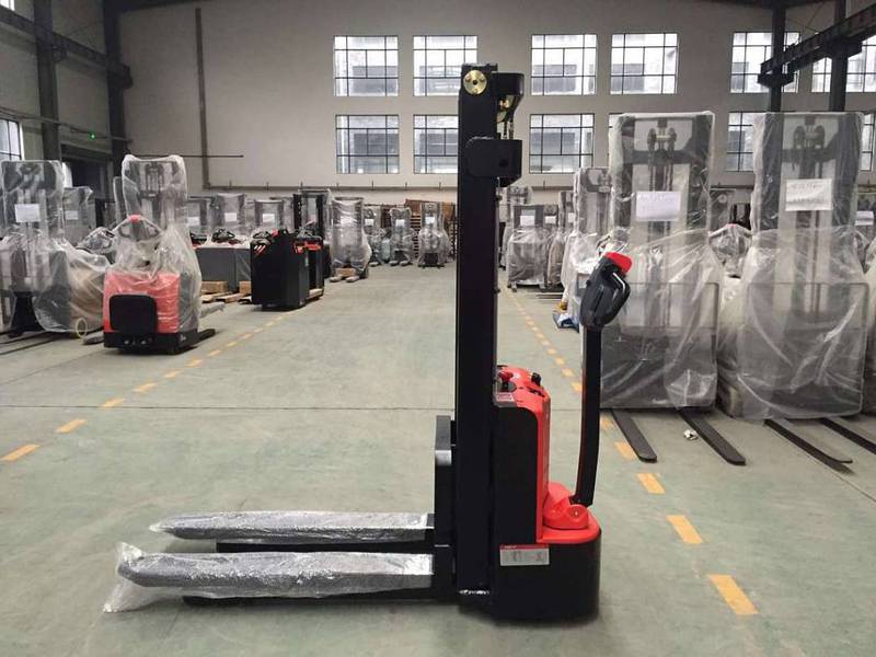 Manual Stacker, Lifter, Loader in Pakistan, Battery Operated Lifter 2