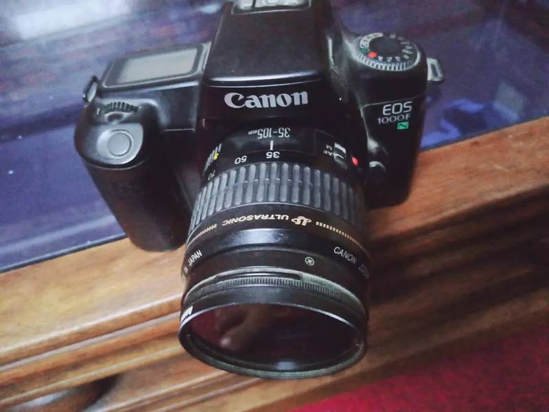 Canon EOS 1000f N canon zoom lens EF 35-105mm 1:14,5-5.6 0