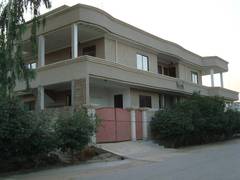 Spacious, Ventilated Bright 1st Floor of Kanal House, Police Colony