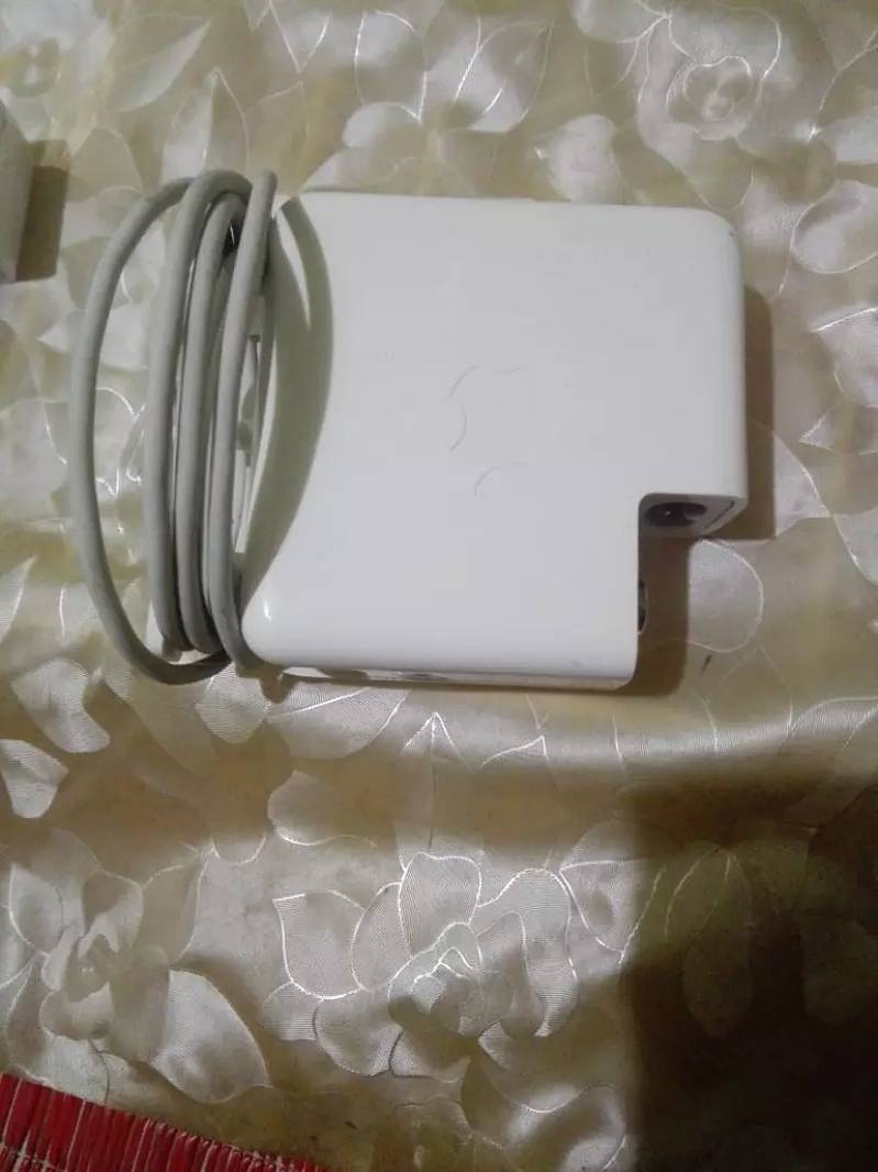 100% genuine Macbook chargers 45,60,85 watt air & pro Msafe1 & 2 3