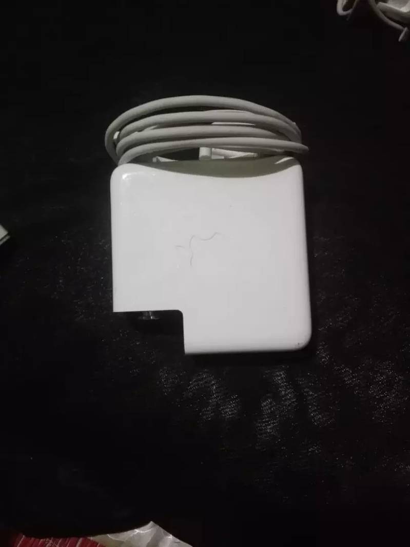 Macbook air and pro 45,60,85 watt chargers available 3