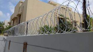 Boundry wall security razor wire