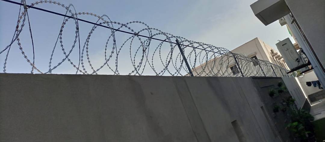 Boundry wall security razor wire 2