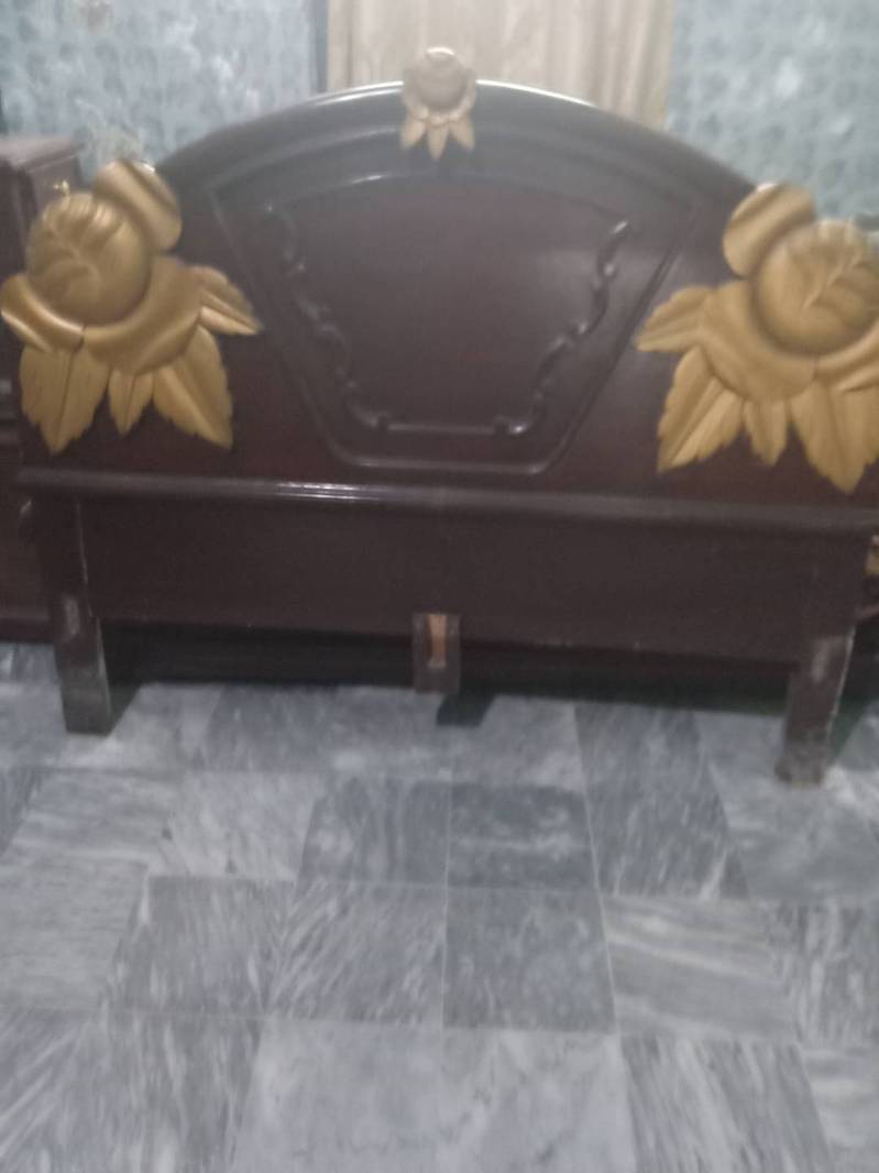 Bed and dressing table 2
