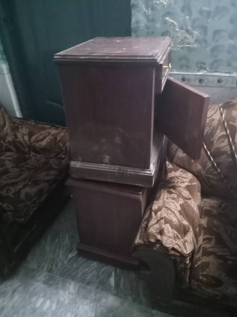 Bed and dressing table 8