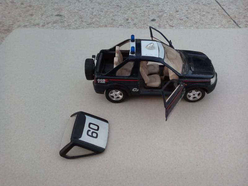 Bburago 1:24 Scale Diecast Model of Land Rover Freelander 7