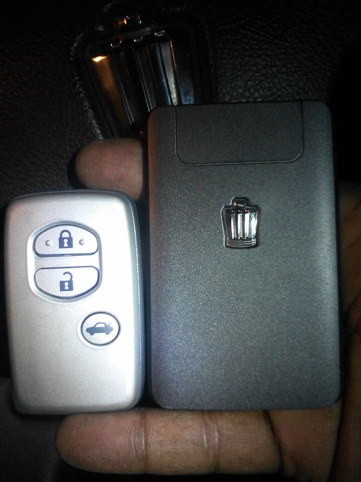 Toyota Prius,Aqua,Prado,Premio,Land Cruiser smart key/remote maker los 11