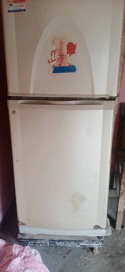 Dowlence refregrator in neat and clean condition 9