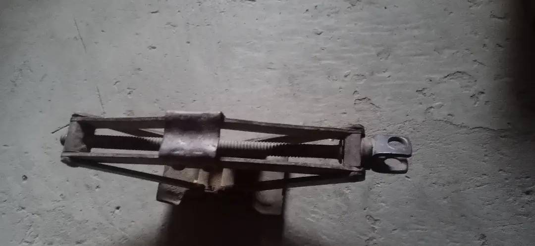 Car jack for mehran qabli hai 1