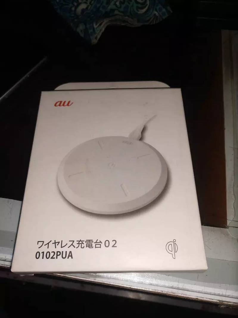 Lg v50  wireless charger , 100% original ( stock load ) 6