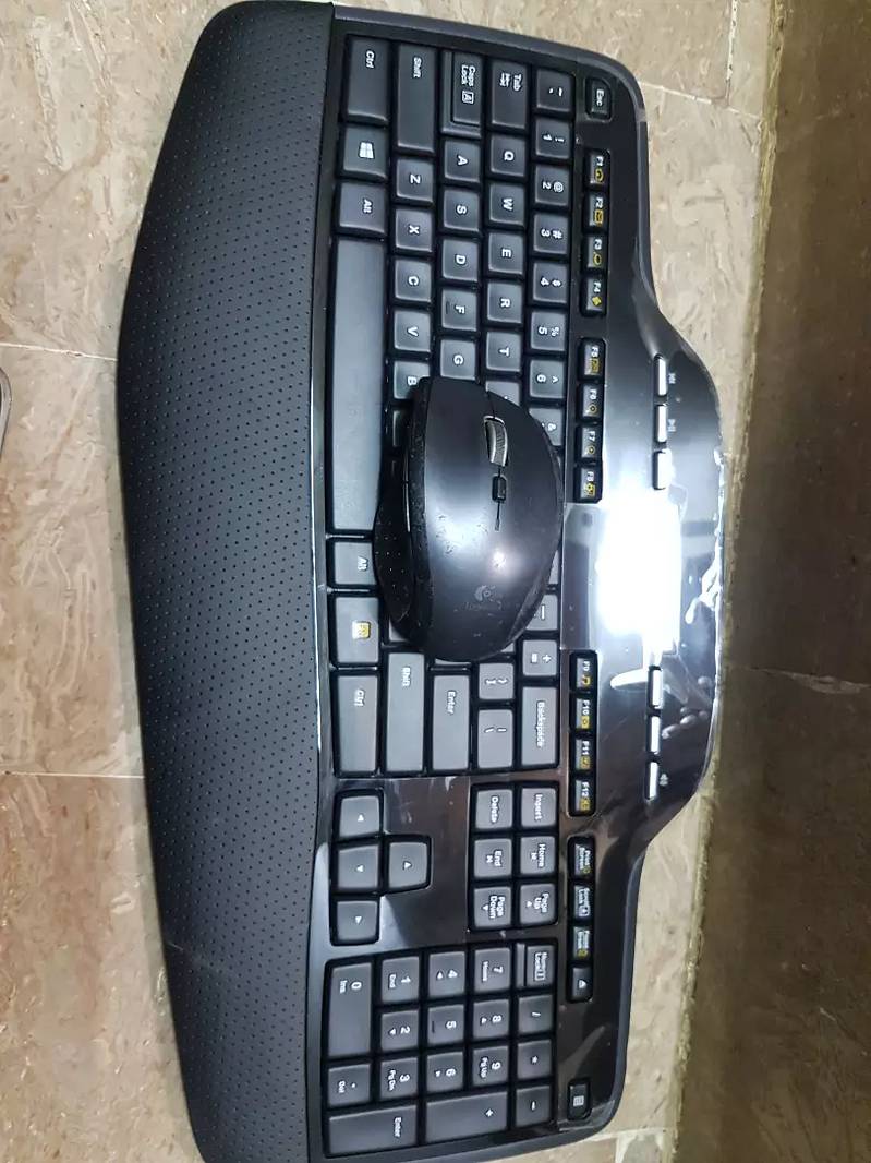 Logitech Wireless keyboard Mouse Package 1