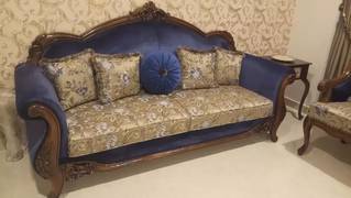 Sevev seater sofa set. Freshly polished condition 10/10