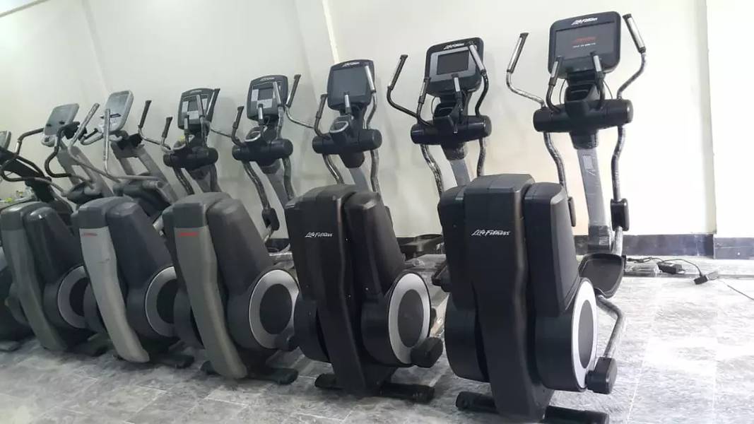 (F11) Life fitness Treadmill Elliptical 2