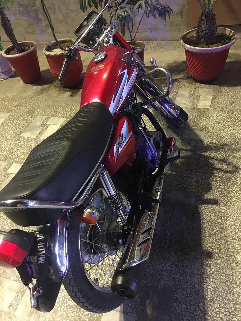 Honda 125  2016 model - Red colour 5