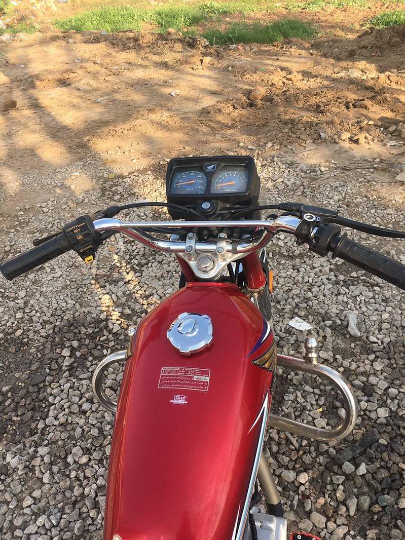 Honda 125  2016 model - Red colour 6