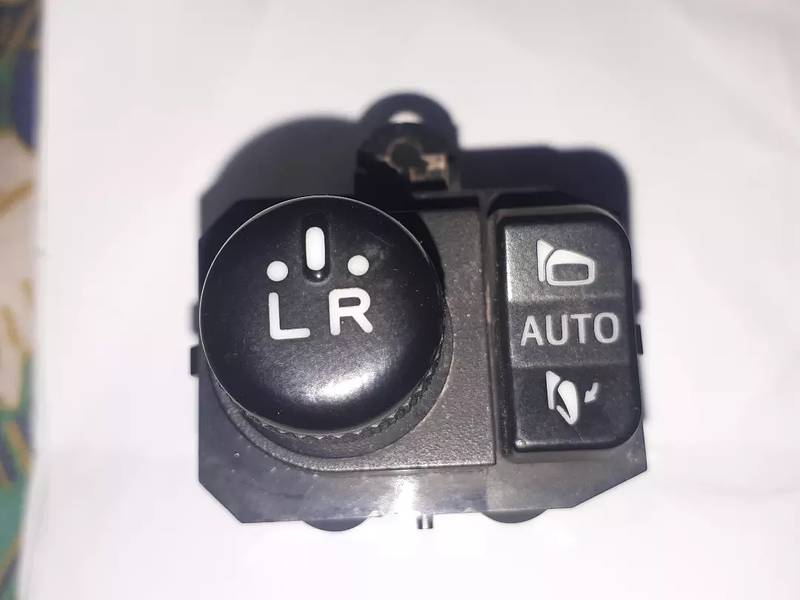 Toyota Passo auto retract button 0