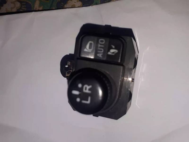 Toyota Passo auto retract button 2