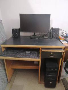 Computer Table For Sale in Excellent Condition